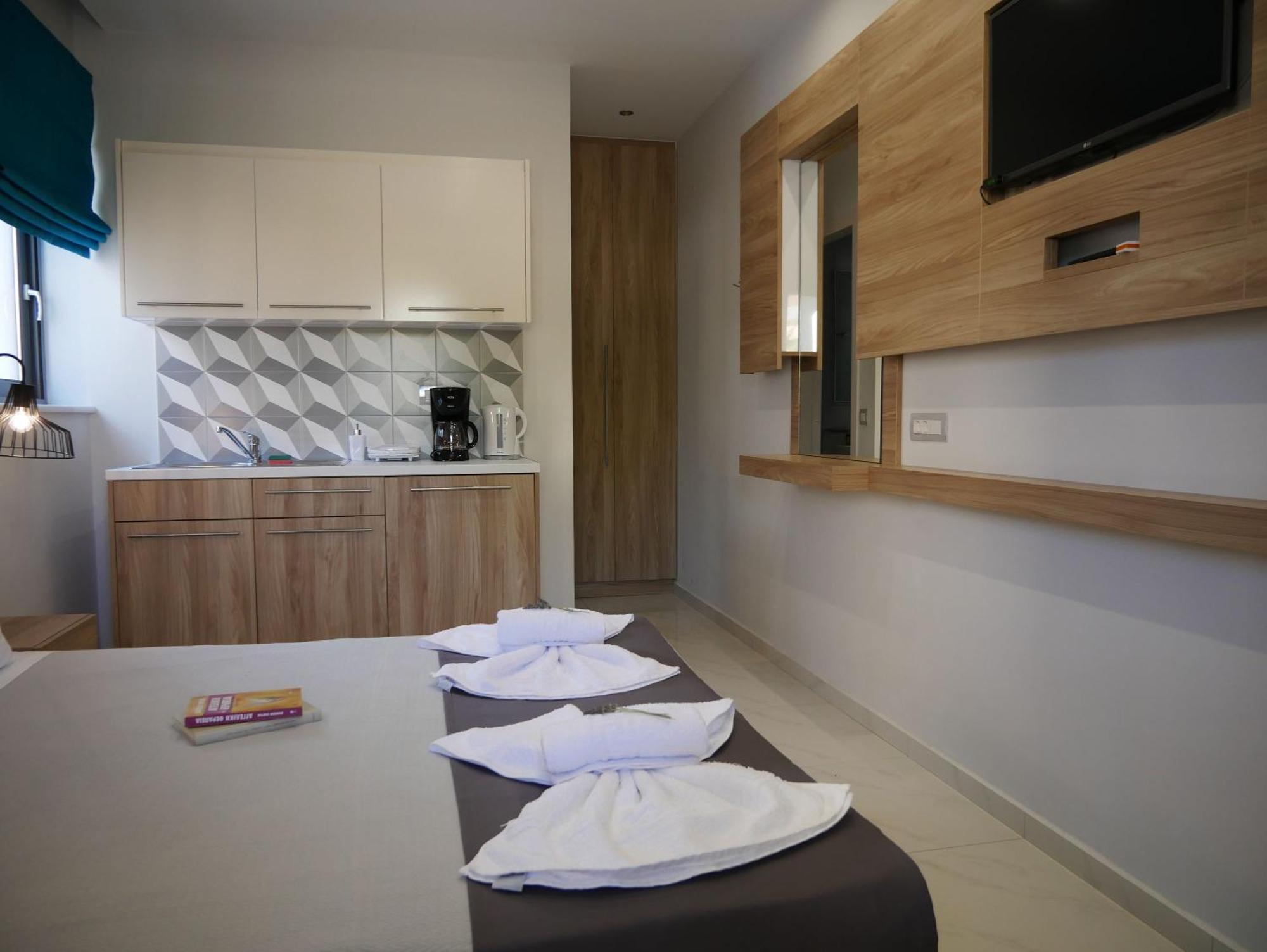 Erotokritos Studios Agia Marina Екстериор снимка