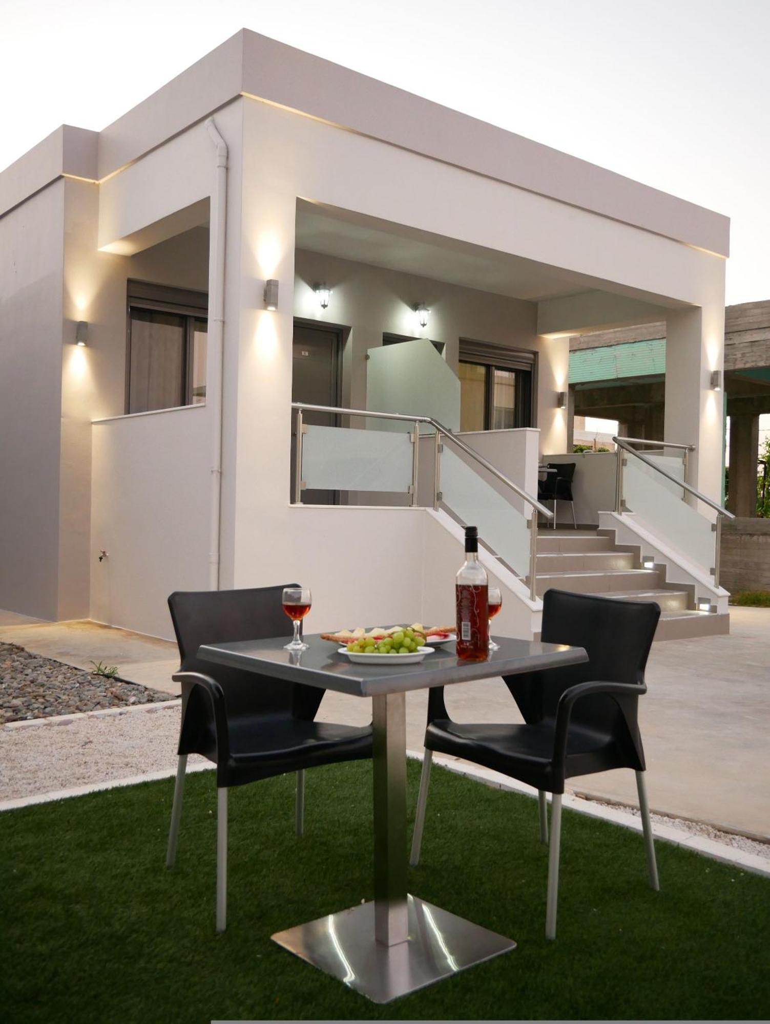 Erotokritos Studios Agia Marina Екстериор снимка