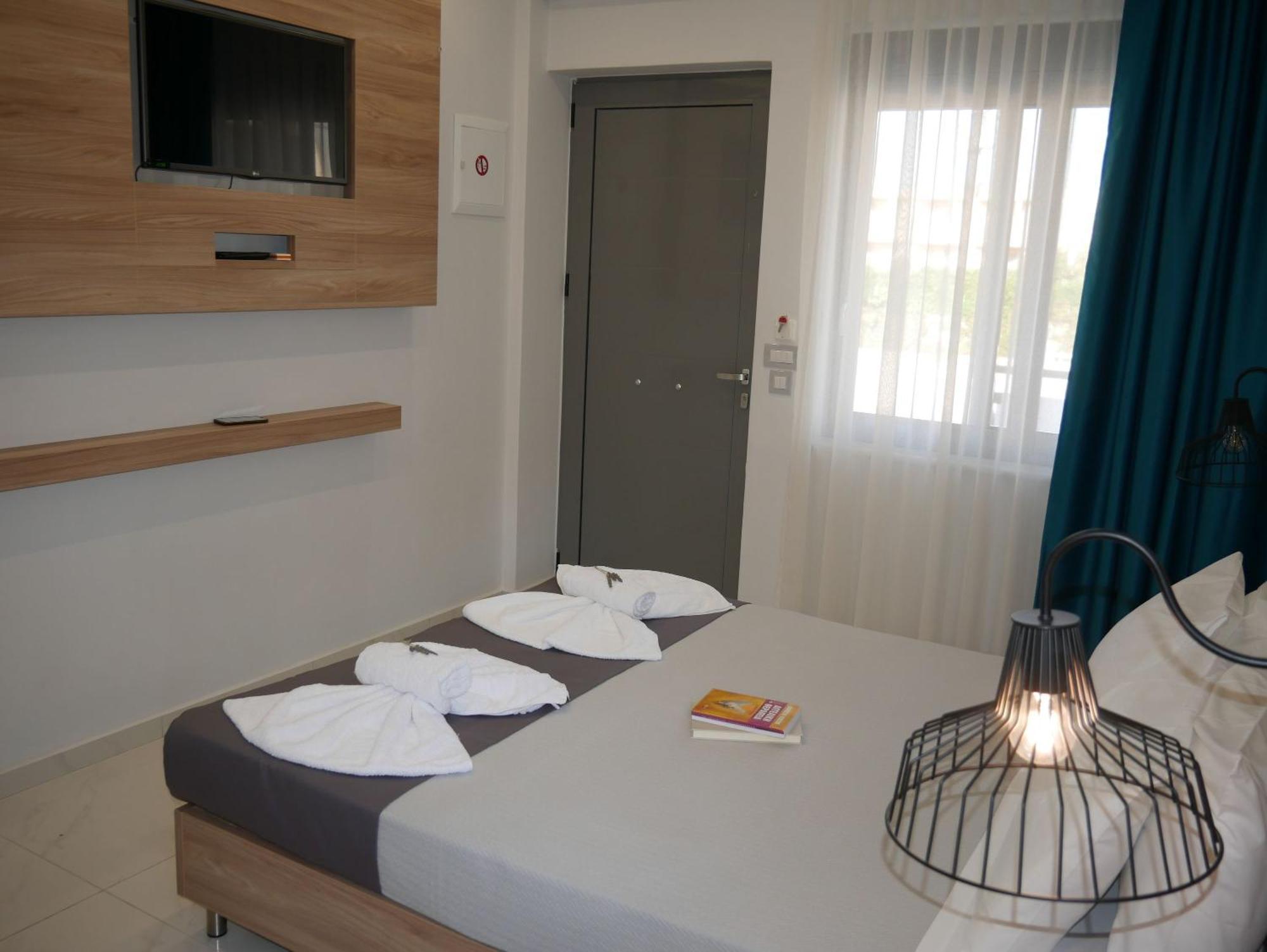 Erotokritos Studios Agia Marina Екстериор снимка