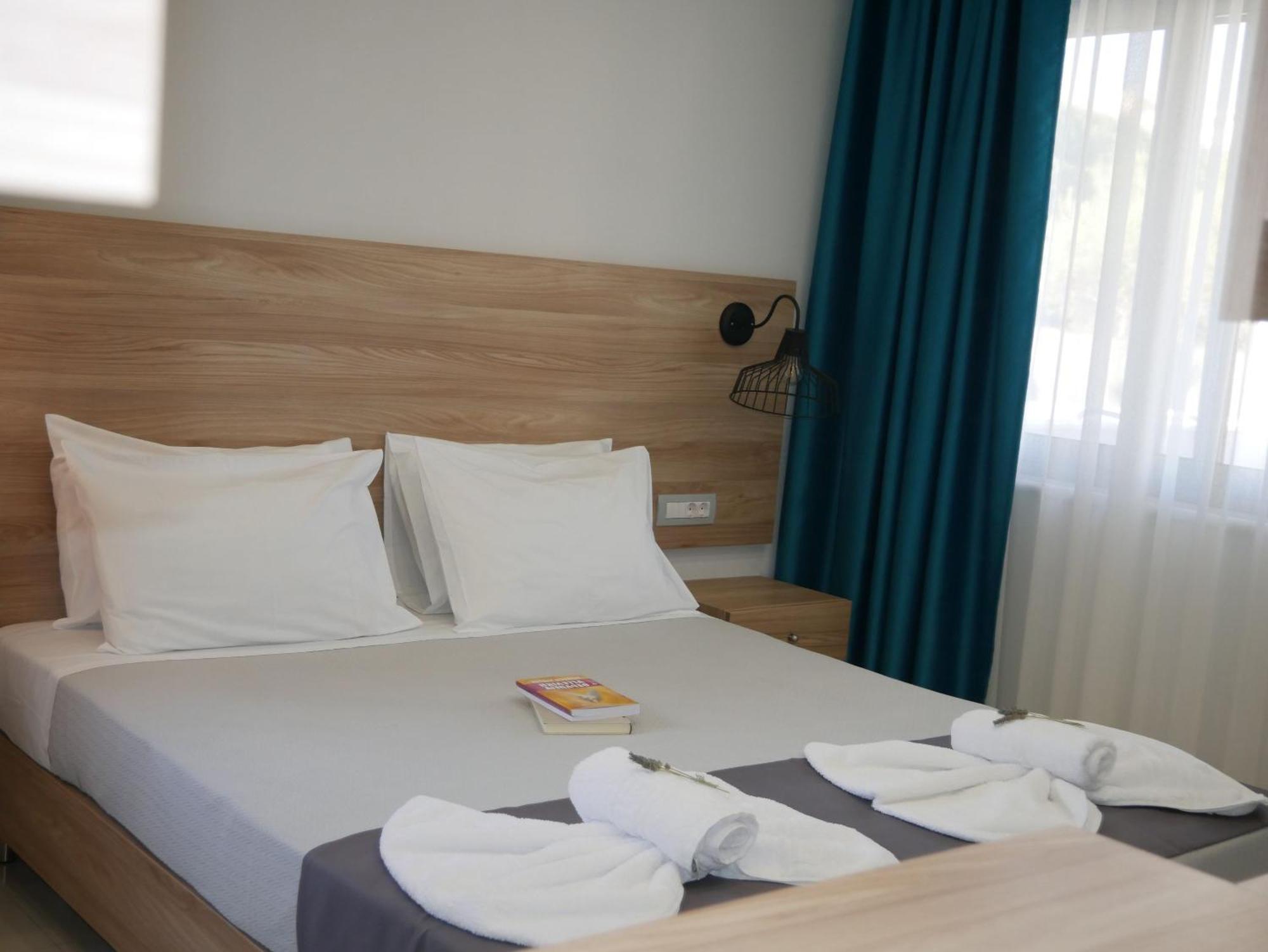 Erotokritos Studios Agia Marina Екстериор снимка